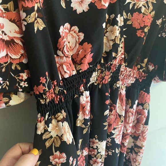 SOLD Floral Dress 💖 - Picture 8 of 9